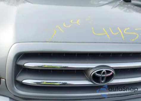 2004 Toyota Sequoia Limited V8 z USA, uszkodzony, nr VIN 5TDBT48A04S228152